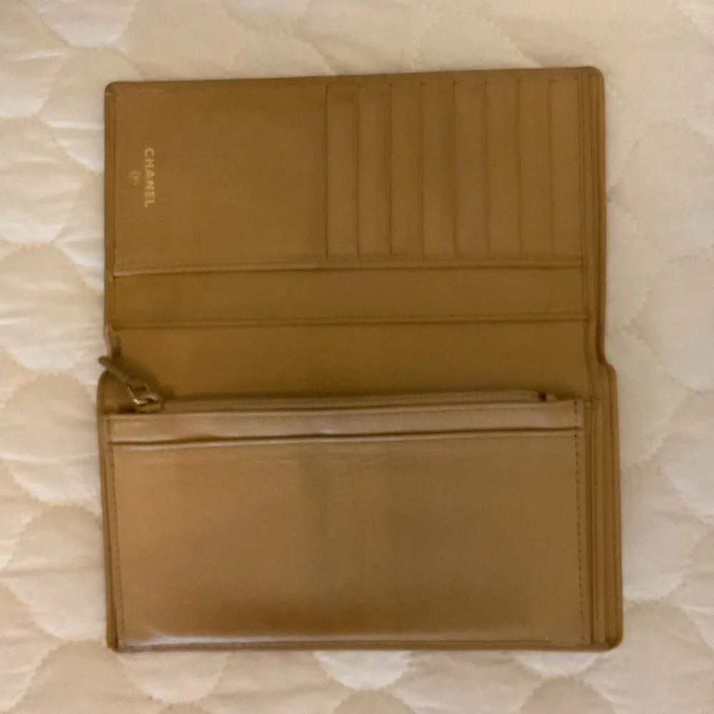 CHANEL leather wallet